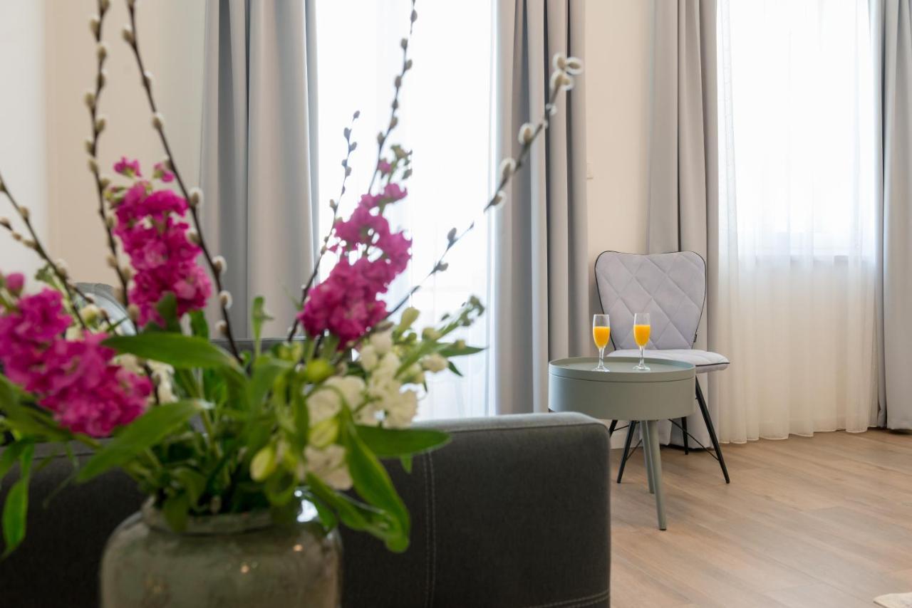 Capital Apartments And Rooms สปลิท ภายนอก รูปภาพ