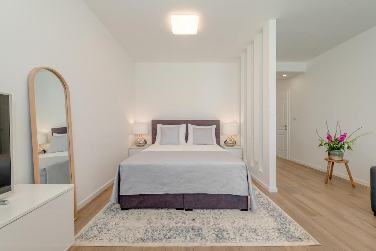 Capital Apartments And Rooms สปลิท ภายนอก รูปภาพ