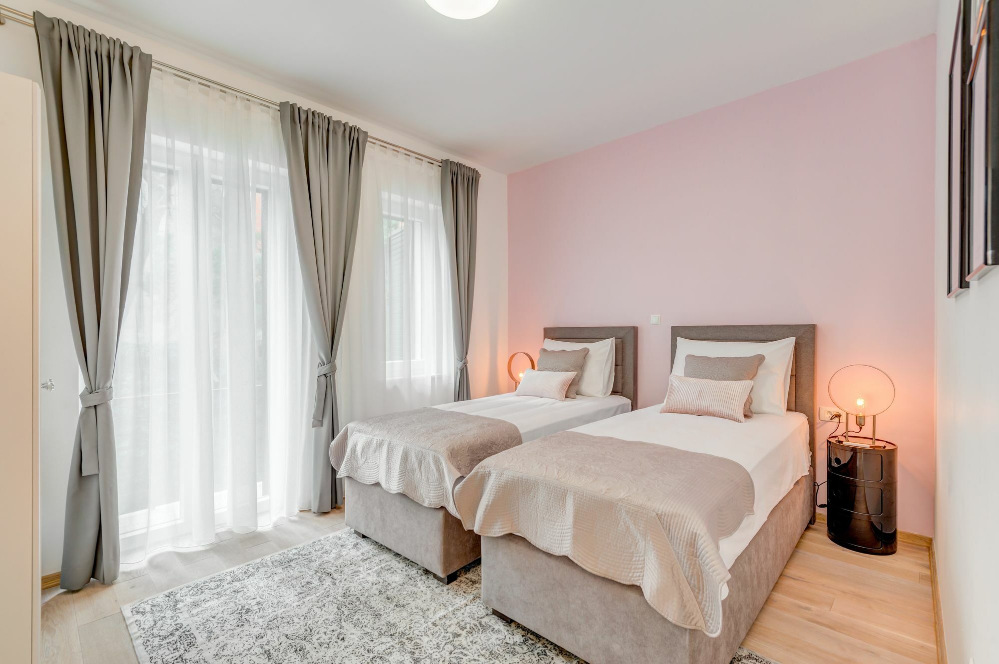 Capital Apartments And Rooms สปลิท ภายนอก รูปภาพ