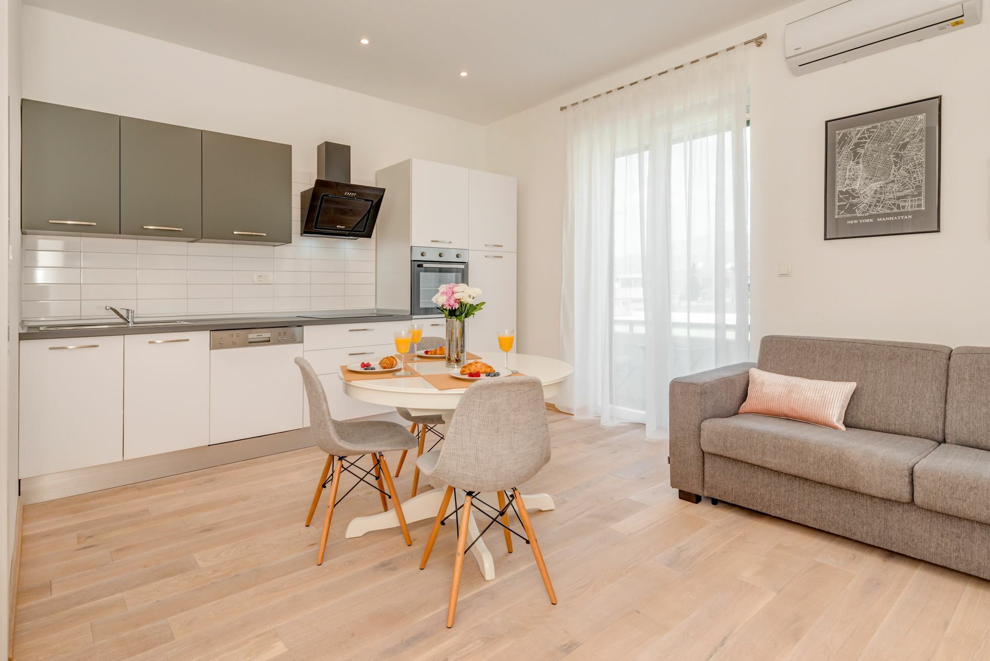Capital Apartments And Rooms สปลิท ภายนอก รูปภาพ